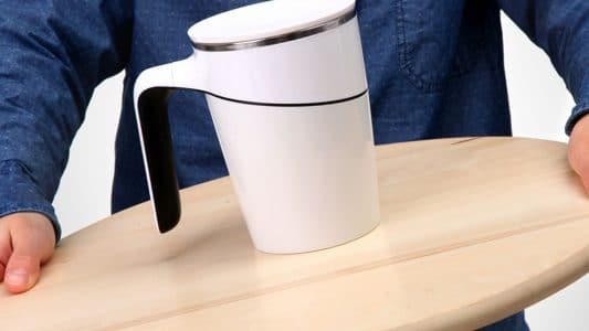 No-spill mug on tilted surface